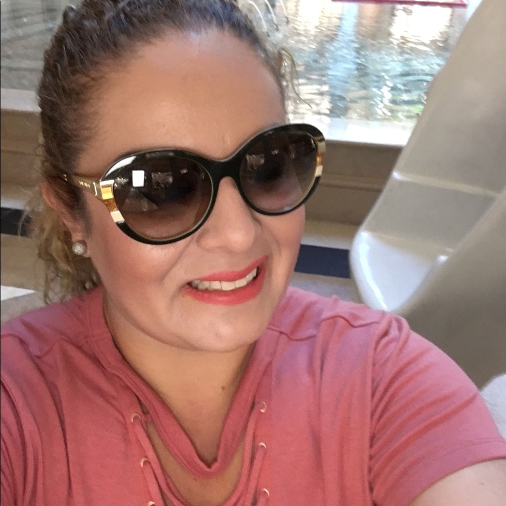 Meet your Posher, Vanessa